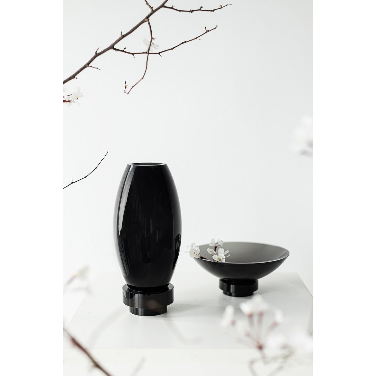Moderne vaas, innovatief design, zwart high end glas. RUD30