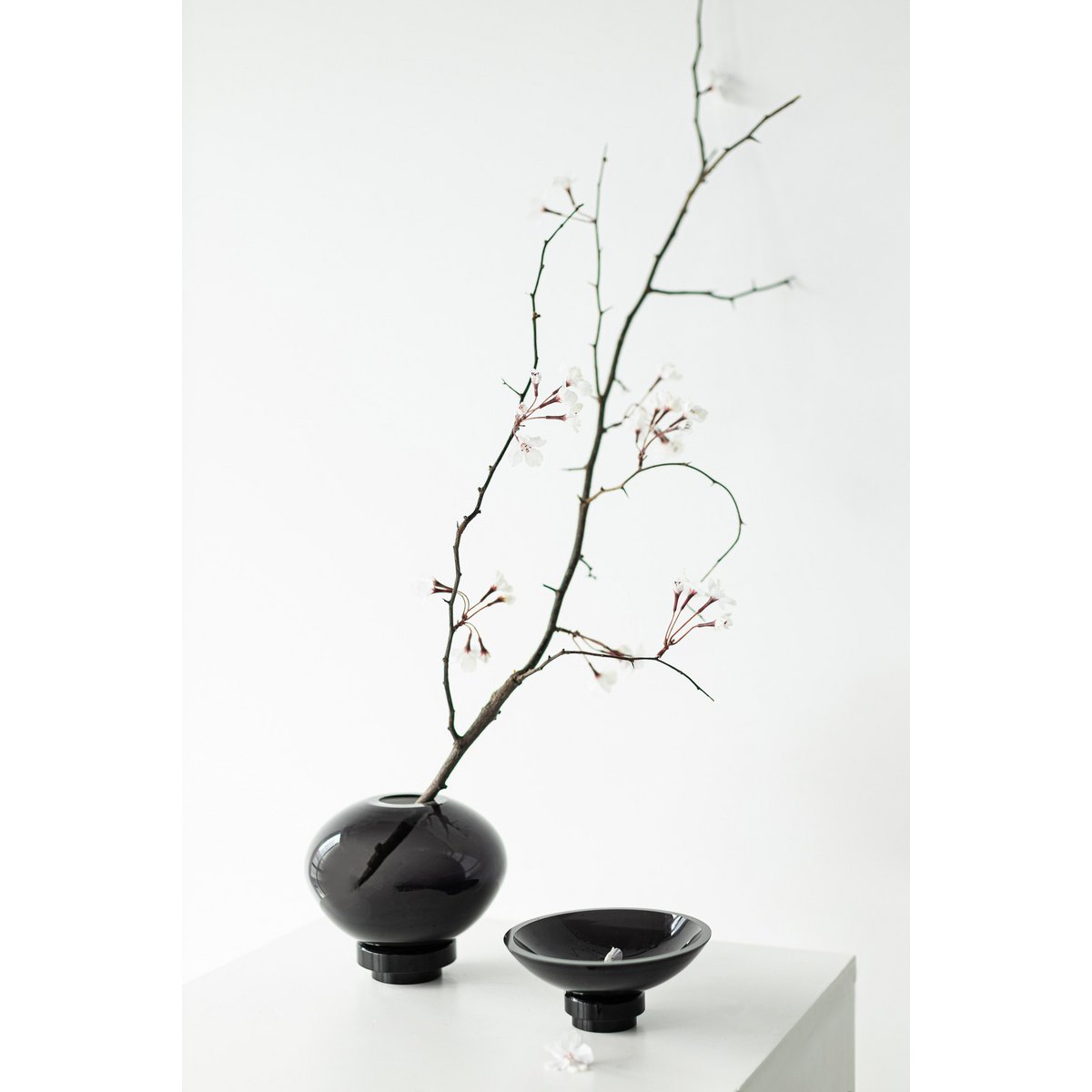 Vaas bolvorm innovatief design, zwart glas, RUD00_Luxury Edition