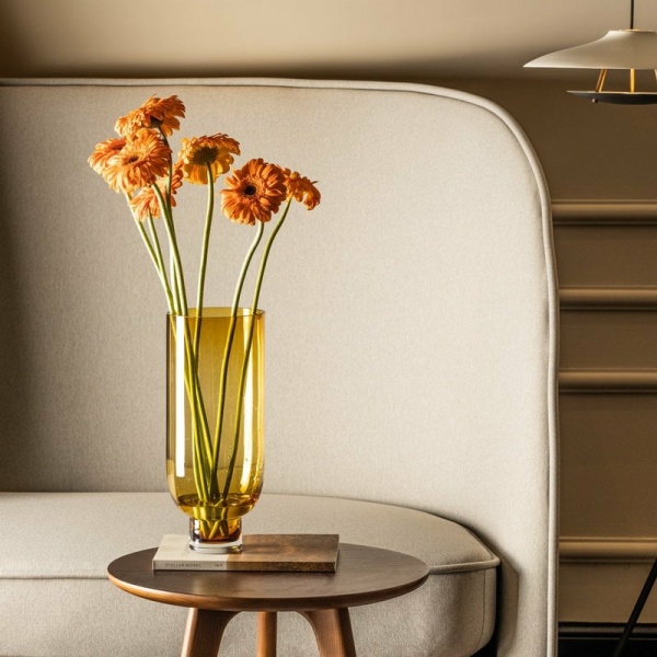 Sobere moderne glazen vaas, cilindrische vorm op een elegante voet, donkergrijs, OMAHA14GR