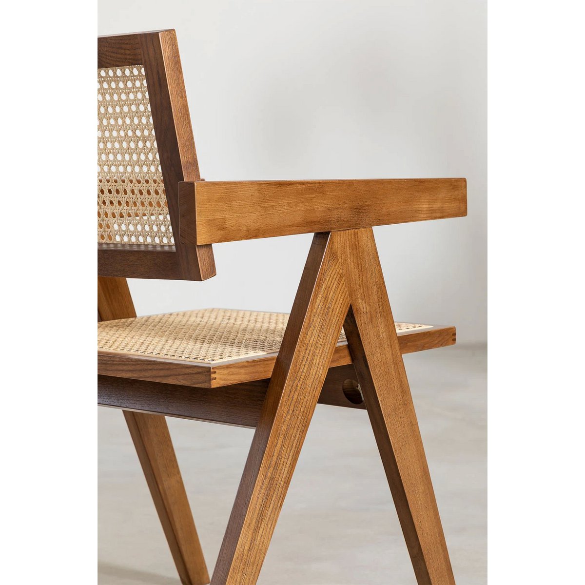 stoel Pierre Jeanneret hout + rotan, hoge kwaliteit