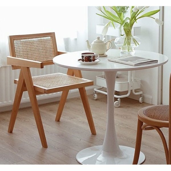 stoel Pierre Jeanneret blank eikenkleur + rotan, hoge kwaliteit
