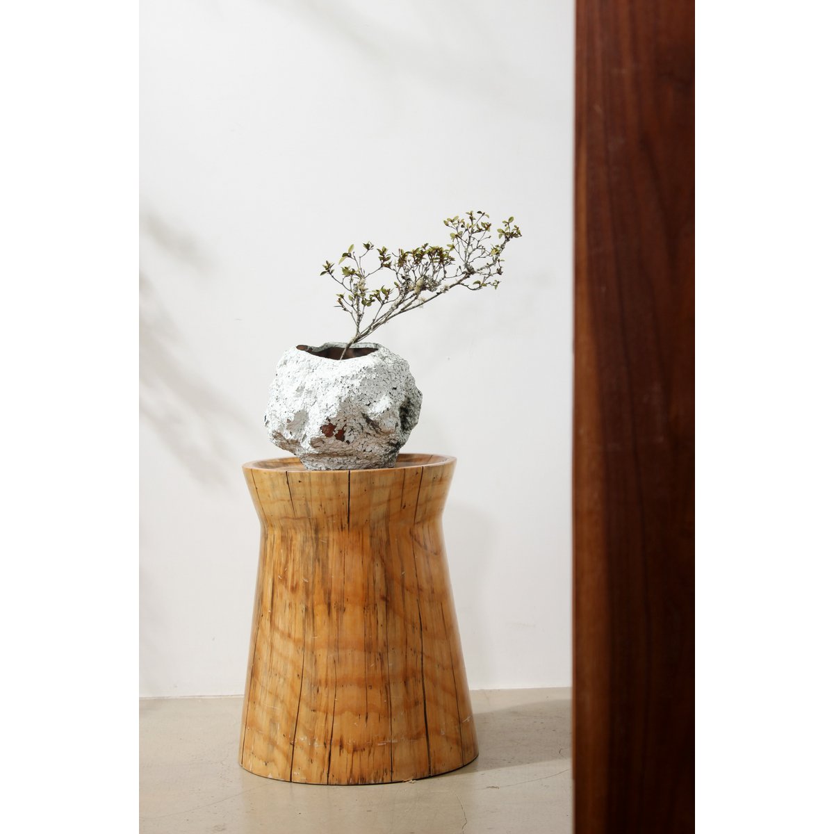 Keramische vaas m. look van rock, trendy natuurlijk design.CHU20WH