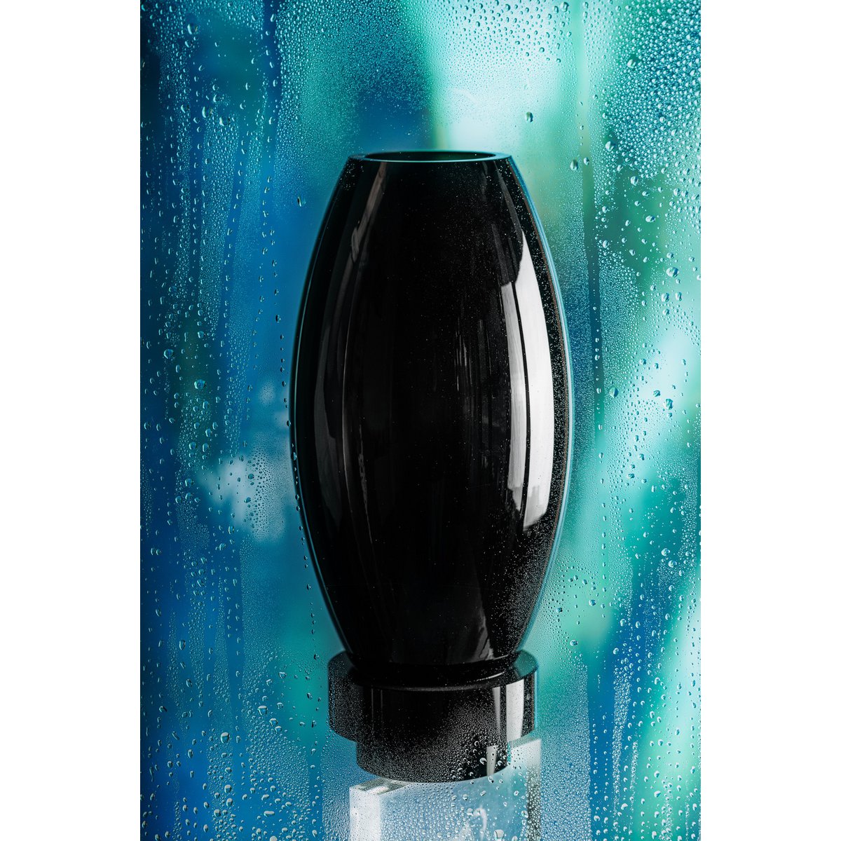 Moderne vaas, innovatief design, zwart high end glas. RUD30