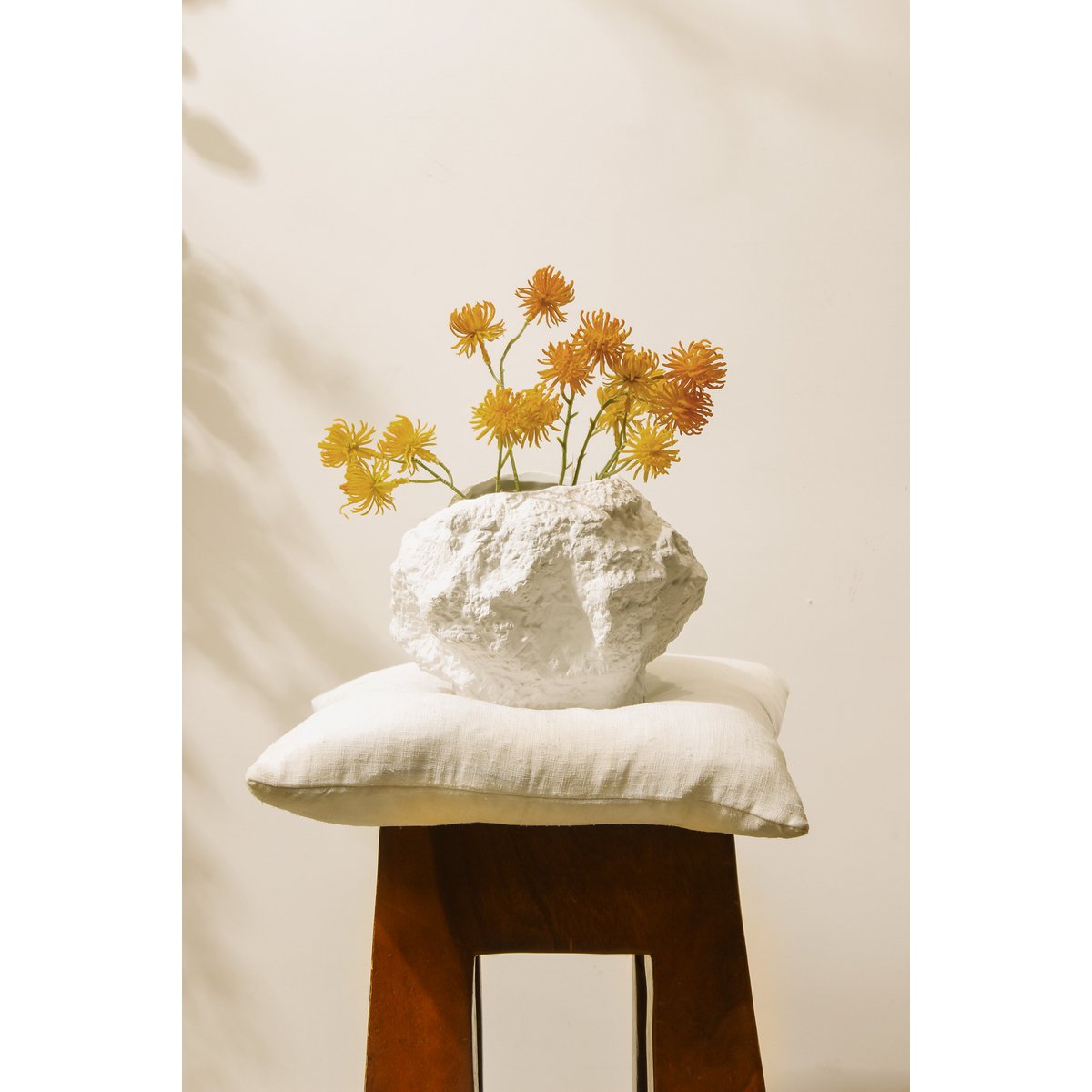 Keramische vaas m. look van rock, trendy natuurlijk design.CHU20WH