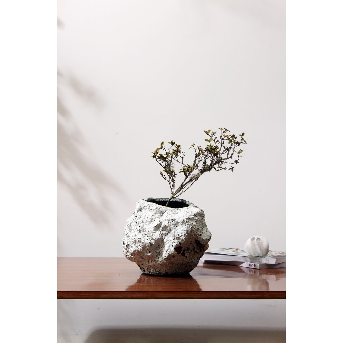 Keramische vaas m. look van rock, trendy natuurlijk design.CHU20WH