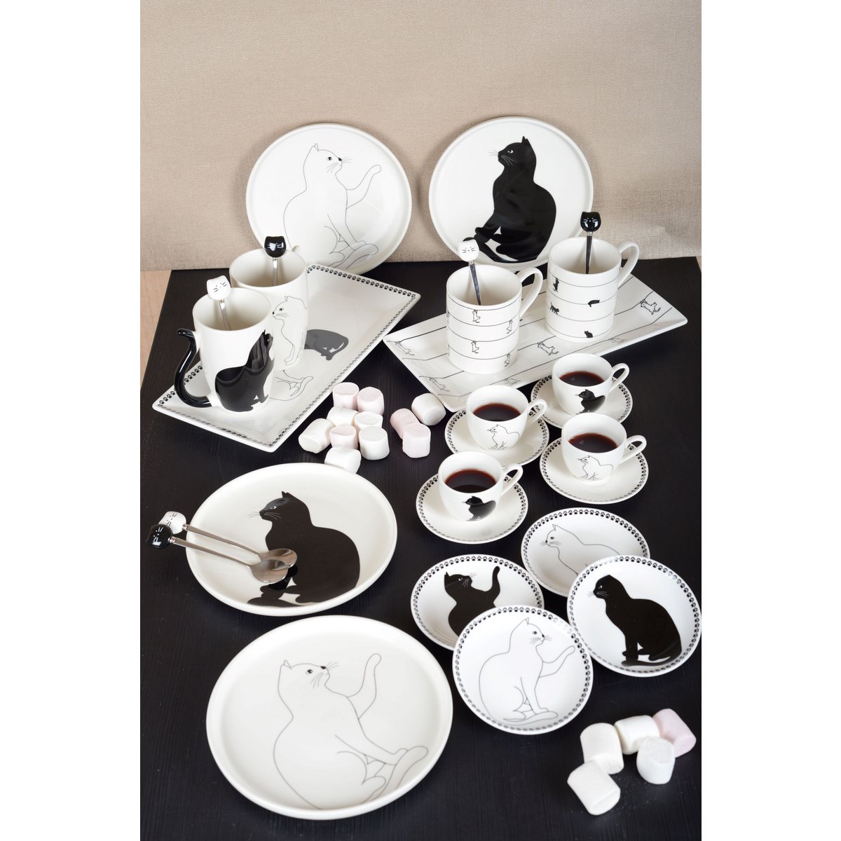 Zwart -witte bakjes met kattenontwerp - veel van 2