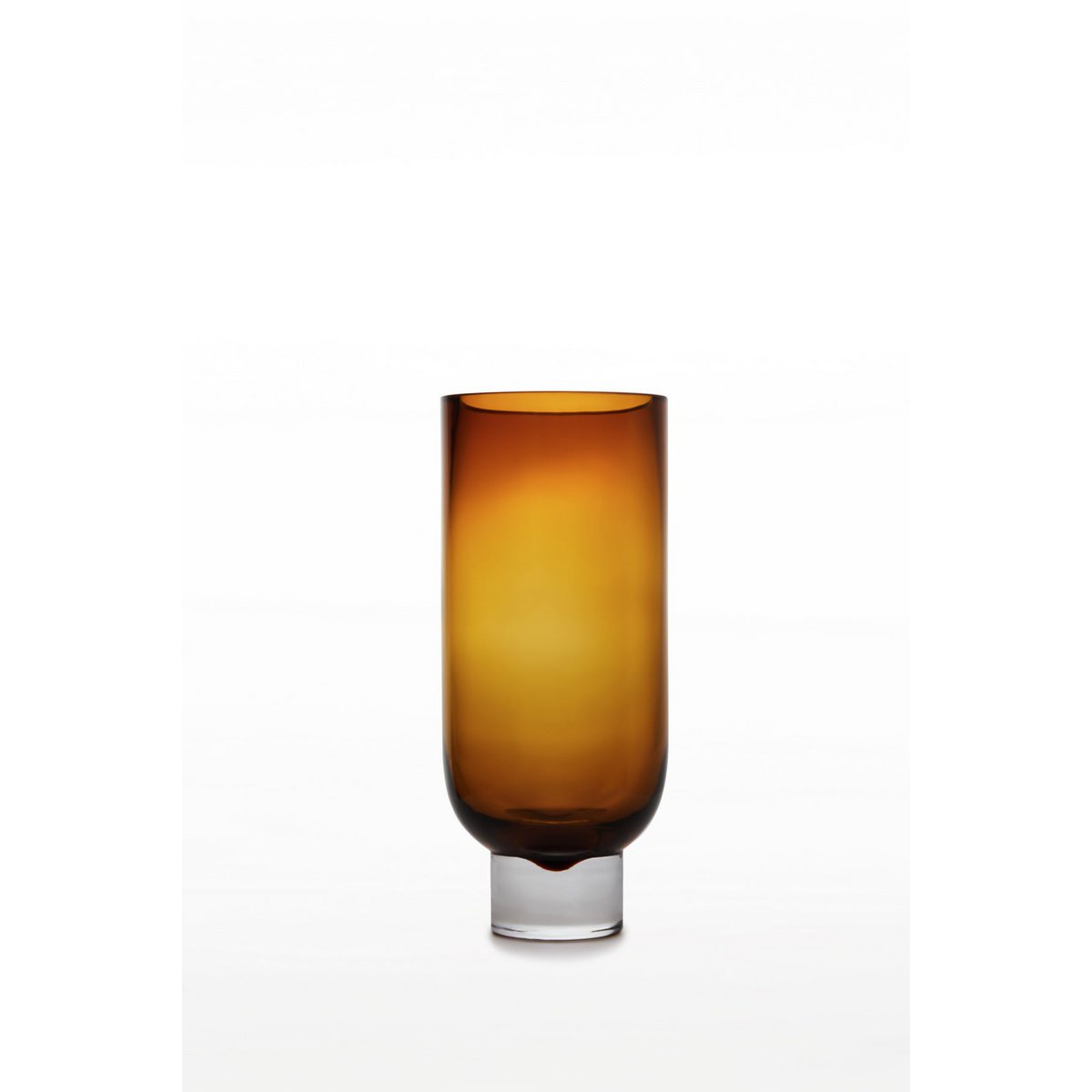 Moderne luxe cilindervormige vaas op stevige voet, sober design, amberkleur, OMA28AM