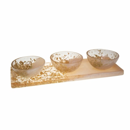 Aperitief set van 3 kopjes op een glitterharslade