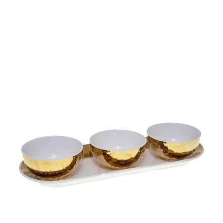 Set van 3 witte en gouden bekers op de set