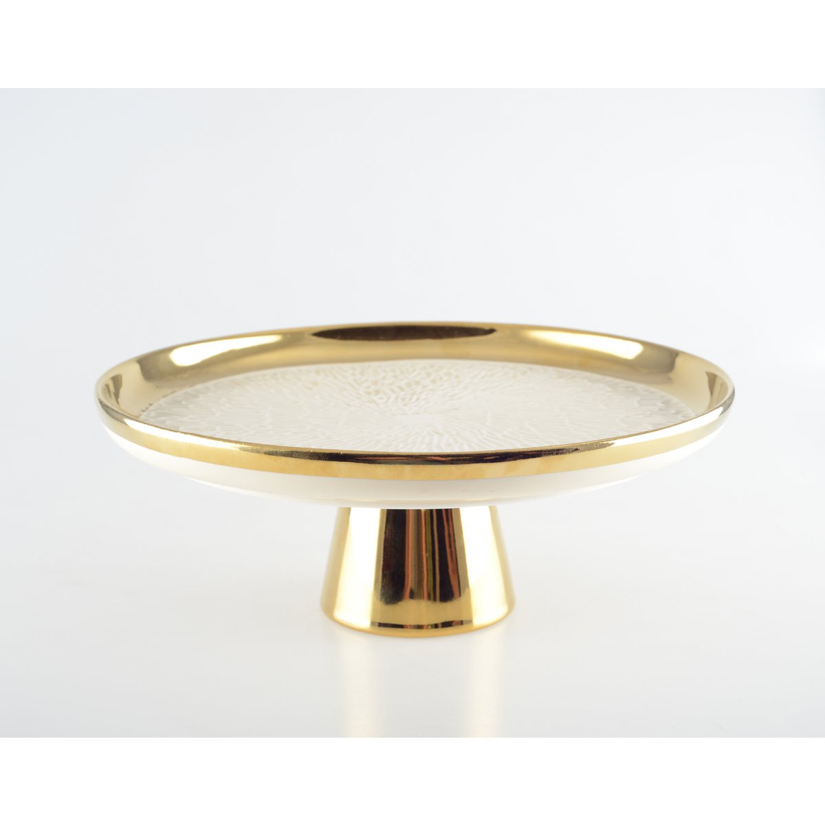 Romig taartgerecht met gouden rand