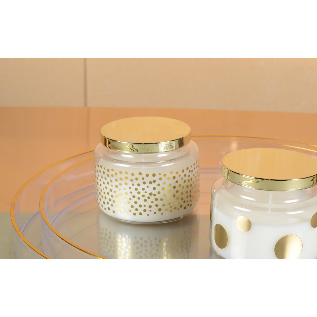 Ronde kaars met kleine stippen en gouden salie parfumdeksel