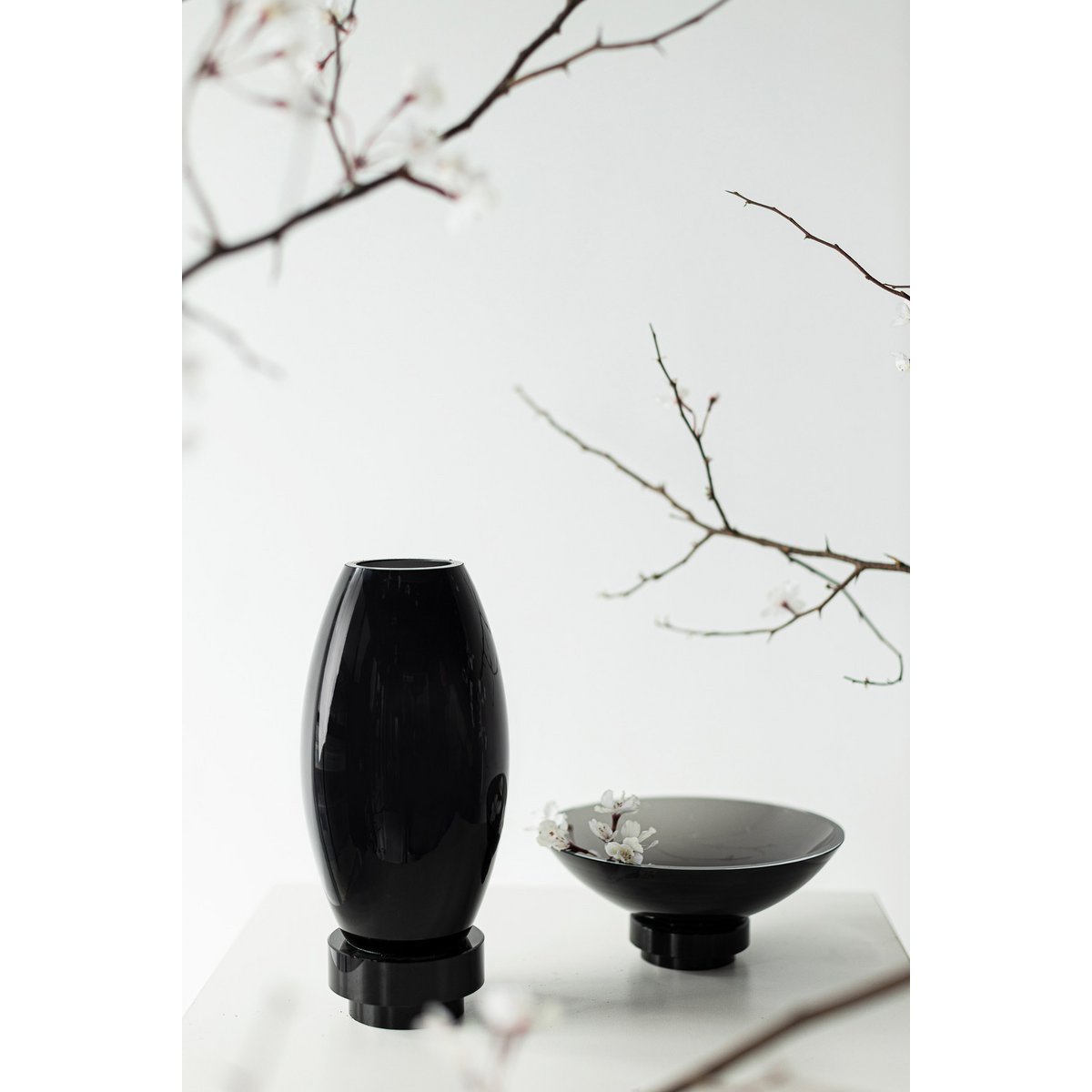 Moderne vaas, innovatief design, zwart high end glas. RUD30