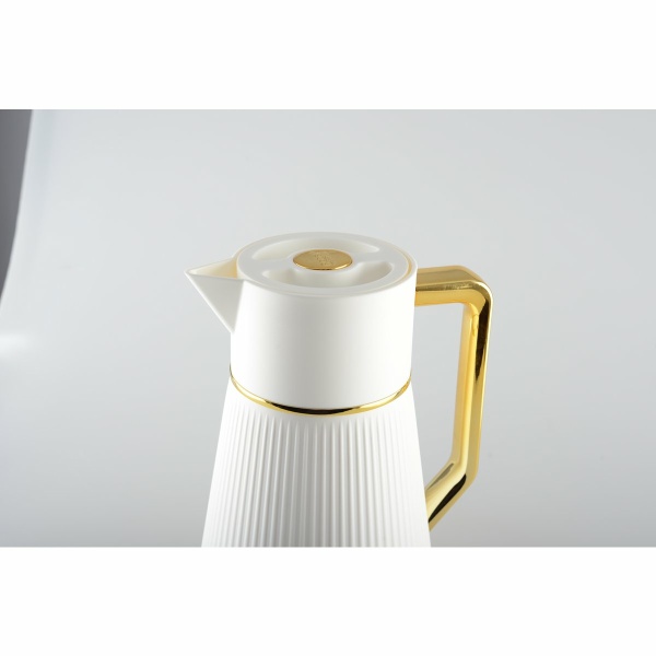 Wit koffiezetapparaat met gouden handgreep 1l