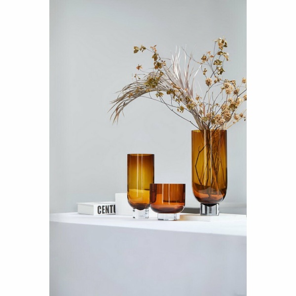 Moderne luxe cilindervormige vaas op stevige voet, sober design, amberkleur, OMA28AM