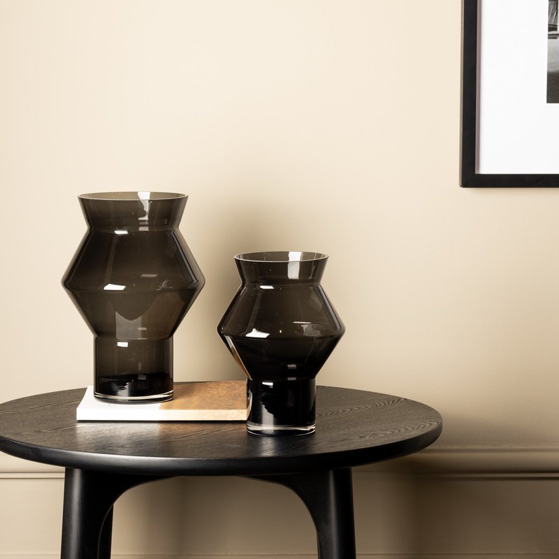 Grote design vaas met grillige hoekige cilindrische vorm, donkergrijs hoogwaardig glas, CUZ14GR