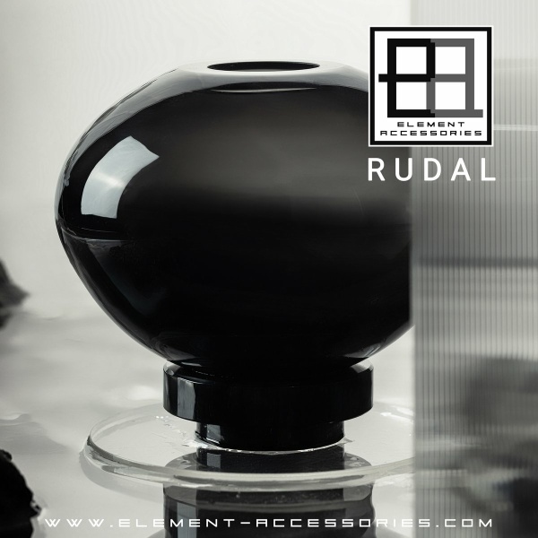 Innovatieve moderne vaas, topdesign, achterkant high-end glas. RUD22ZW
