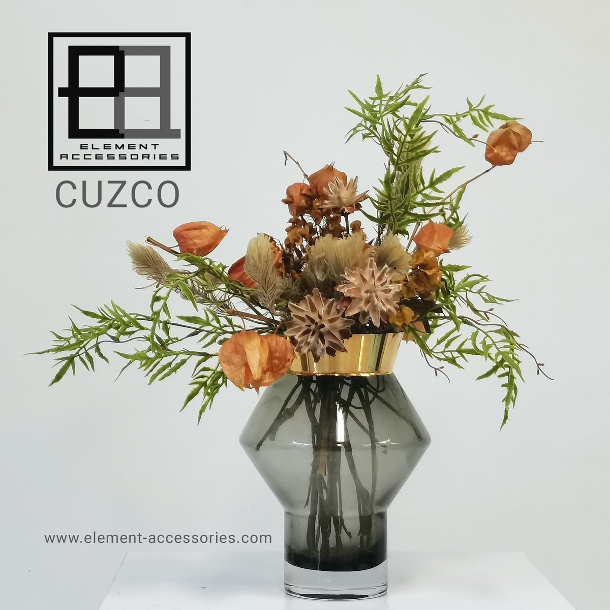 grillige hoekige ronde vaas met goud beschilderd aan de bovenkant, serie: CUZCO