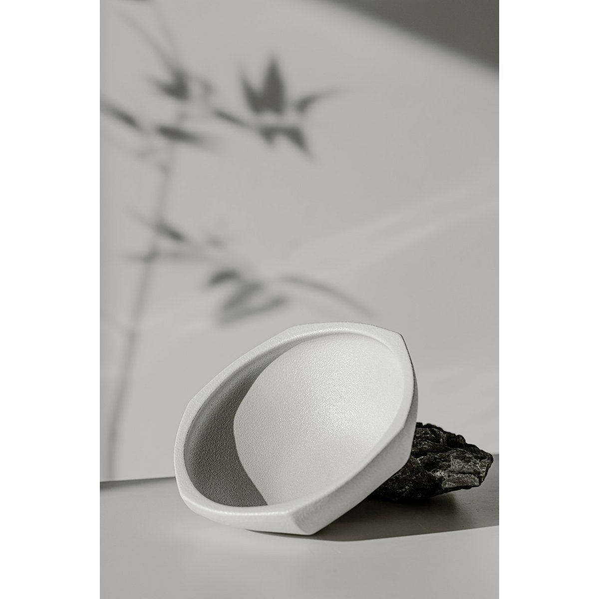 Kom in moderne Aziatische stijl, hoogwaardig design en afwerking, KUNYU30WH