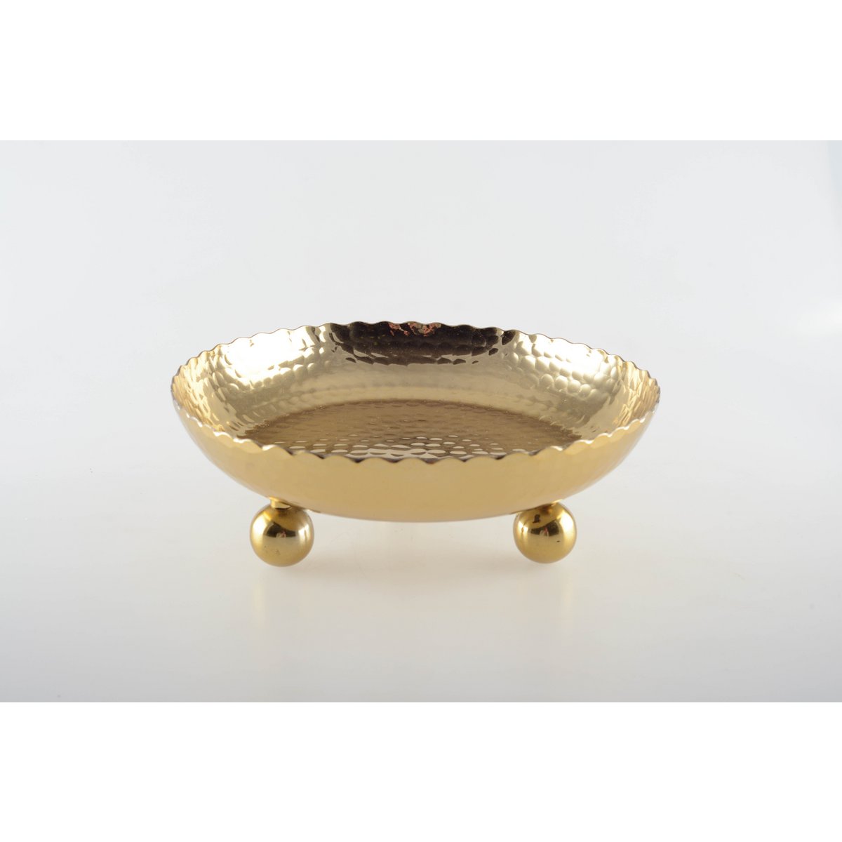 Gouden lade gehamerd op ronde voeten 23 cm